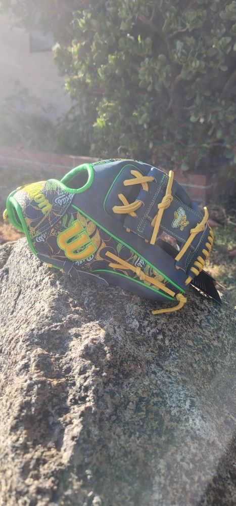 SAVANNAH BANANAS 🍌WILSON A2000 🍌