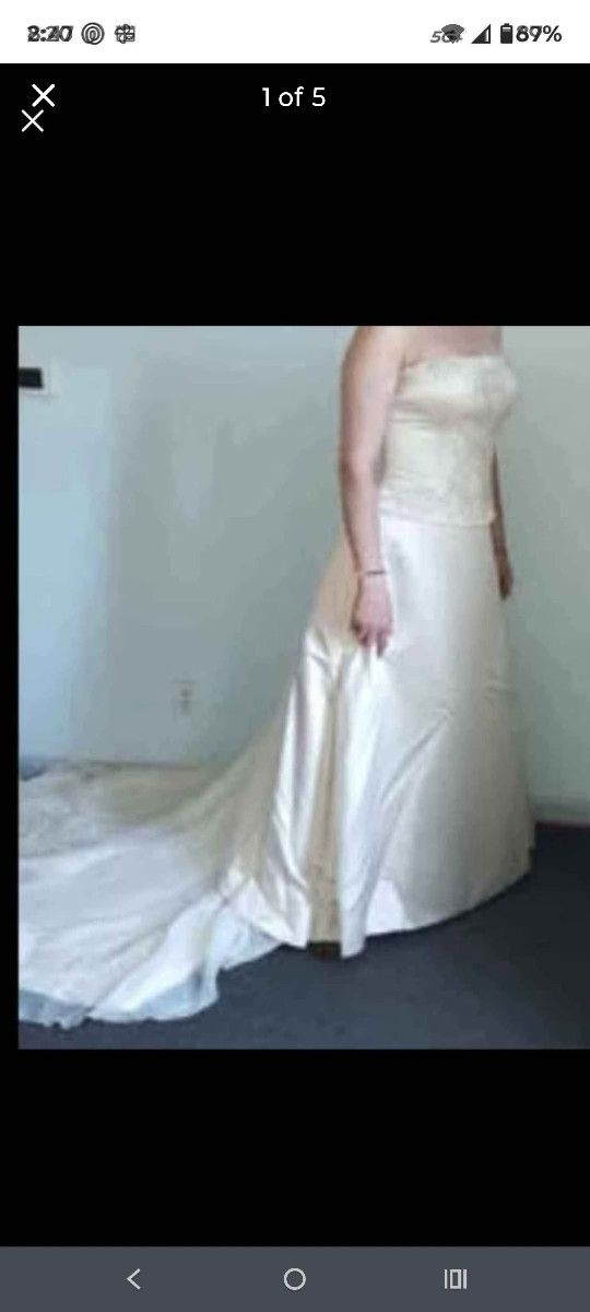 Elegant David's bridal wedding dress. Size 14
