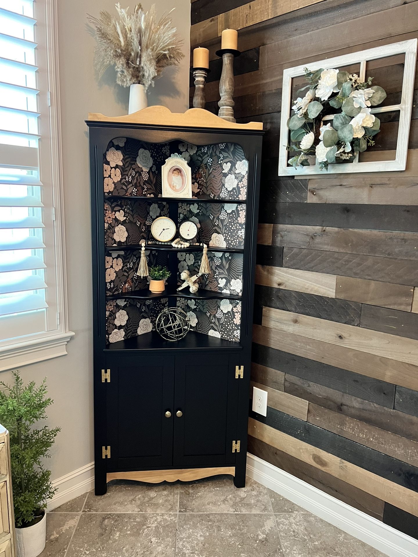 Corner Bookshelf w/cabinet storage  