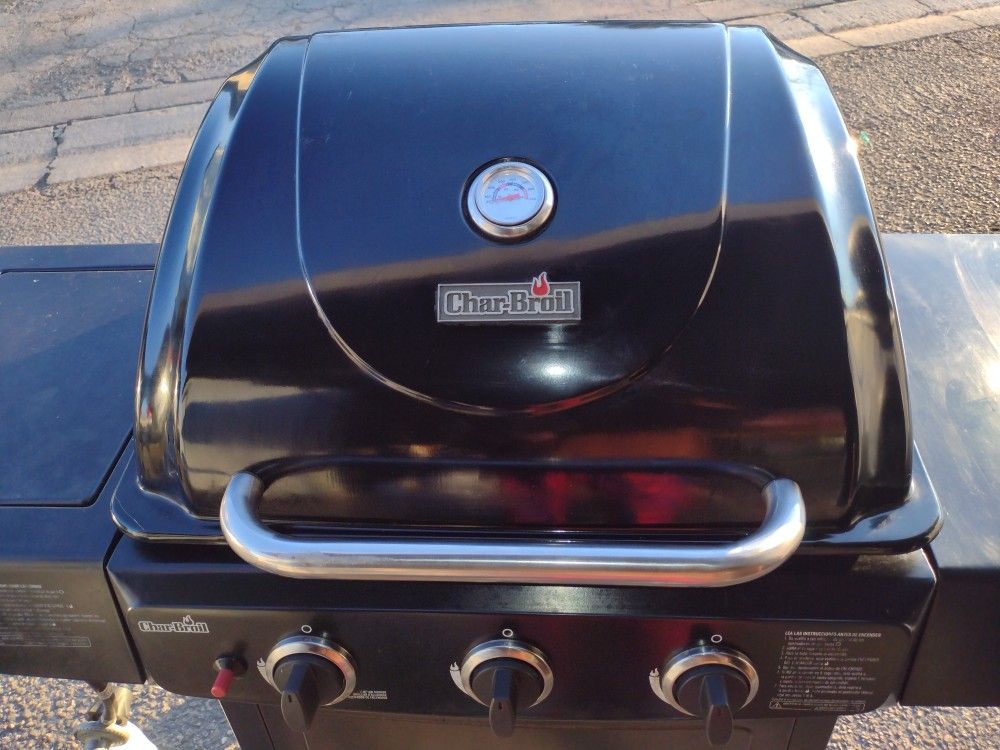 CHARBROIL Thermos quickset 3burner Gas Grill for Sale in Fresno, CA