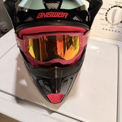 Woman’s Off Road Racing Helmet 