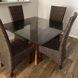 Wicker Dining Room Table & Chairs