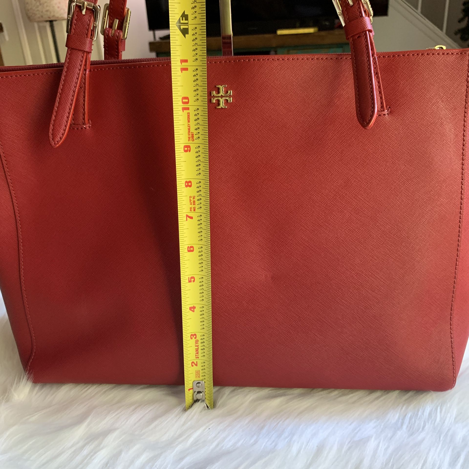 Tory Burch York Buckle Laptop Tote for Sale in Arcadia, CA - OfferUp