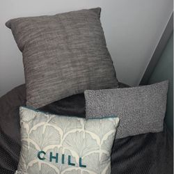 Throw Pillows 