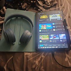 Samsung tablet/Stylus and Headphones