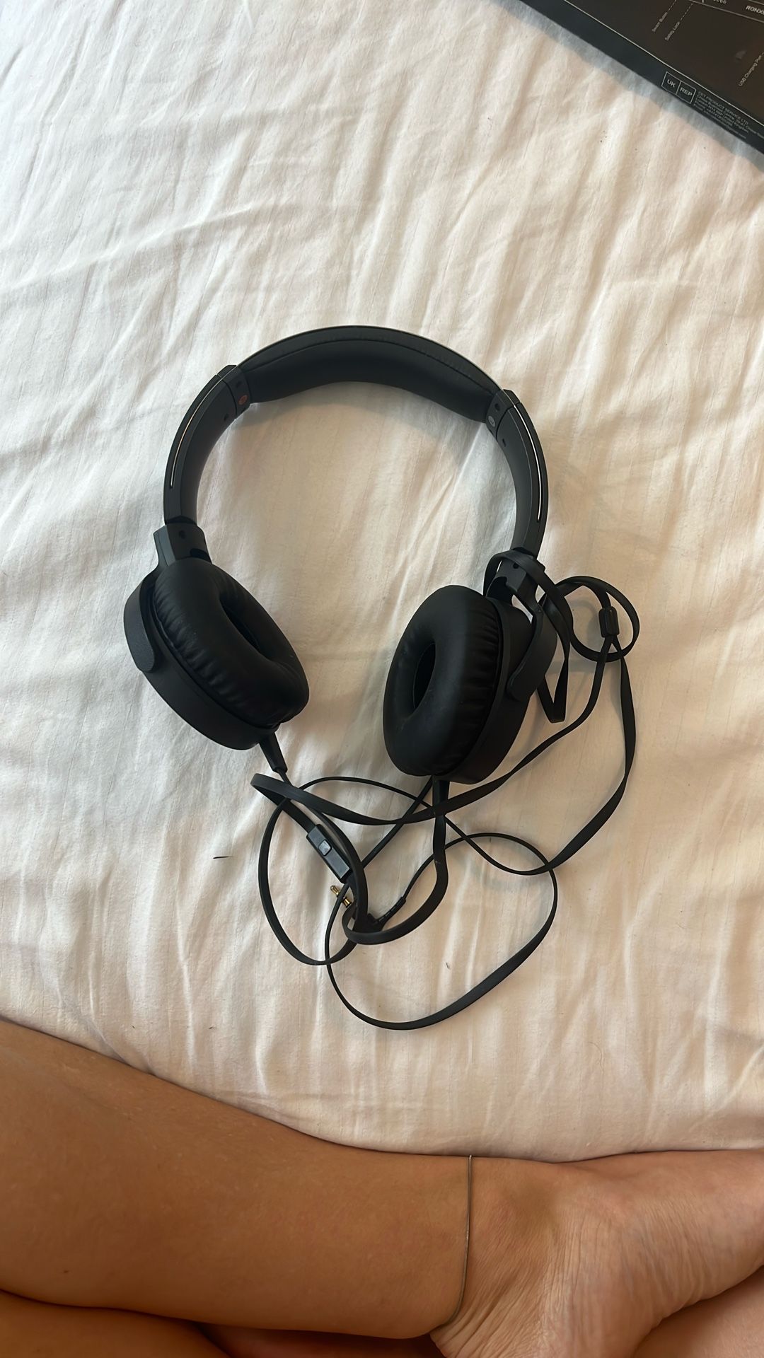 Headphones Sony MDR-XB550