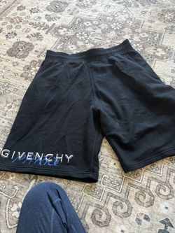 Givenchy graphic logo shorts – authentic
