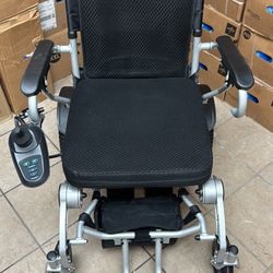 Aotedor Folding Indoor/Outdoor Electric Wheelchair