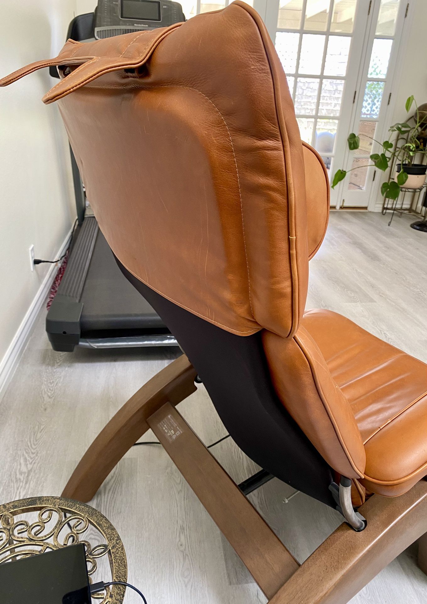 BEAUTIFUL Human Touch Perfect Chair PC 095 Power Recliner