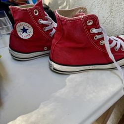 Converse  Size: Mens 4 /Women’s 6