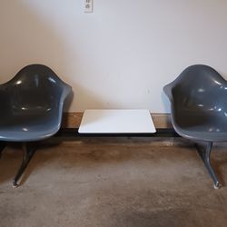 Herman Miller/ Eames Vintage Bench With 2 FIBERGLASS Chairs And Table 