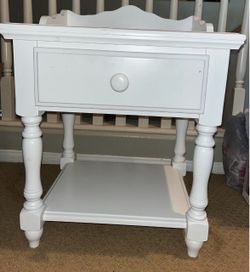 Nightstand (white)
