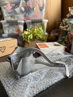 Handheld Press Squeezer With Seed Filter