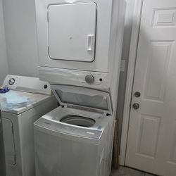 Whirlpool Stackable Washer Dryer 