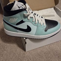 Jordan 1 Mid 