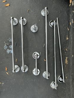 Assorted Bath Accessories 