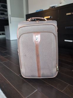 Carry on London Fog luggage