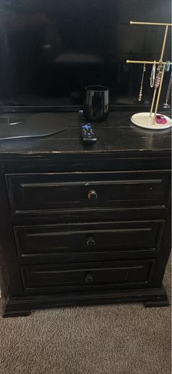 King Bed/Nightstand