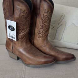 Women's boots 11