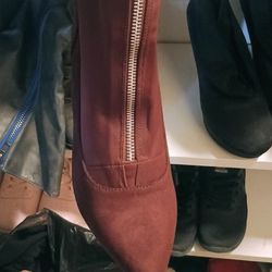 Brand New Woman's Zip Up High Heels