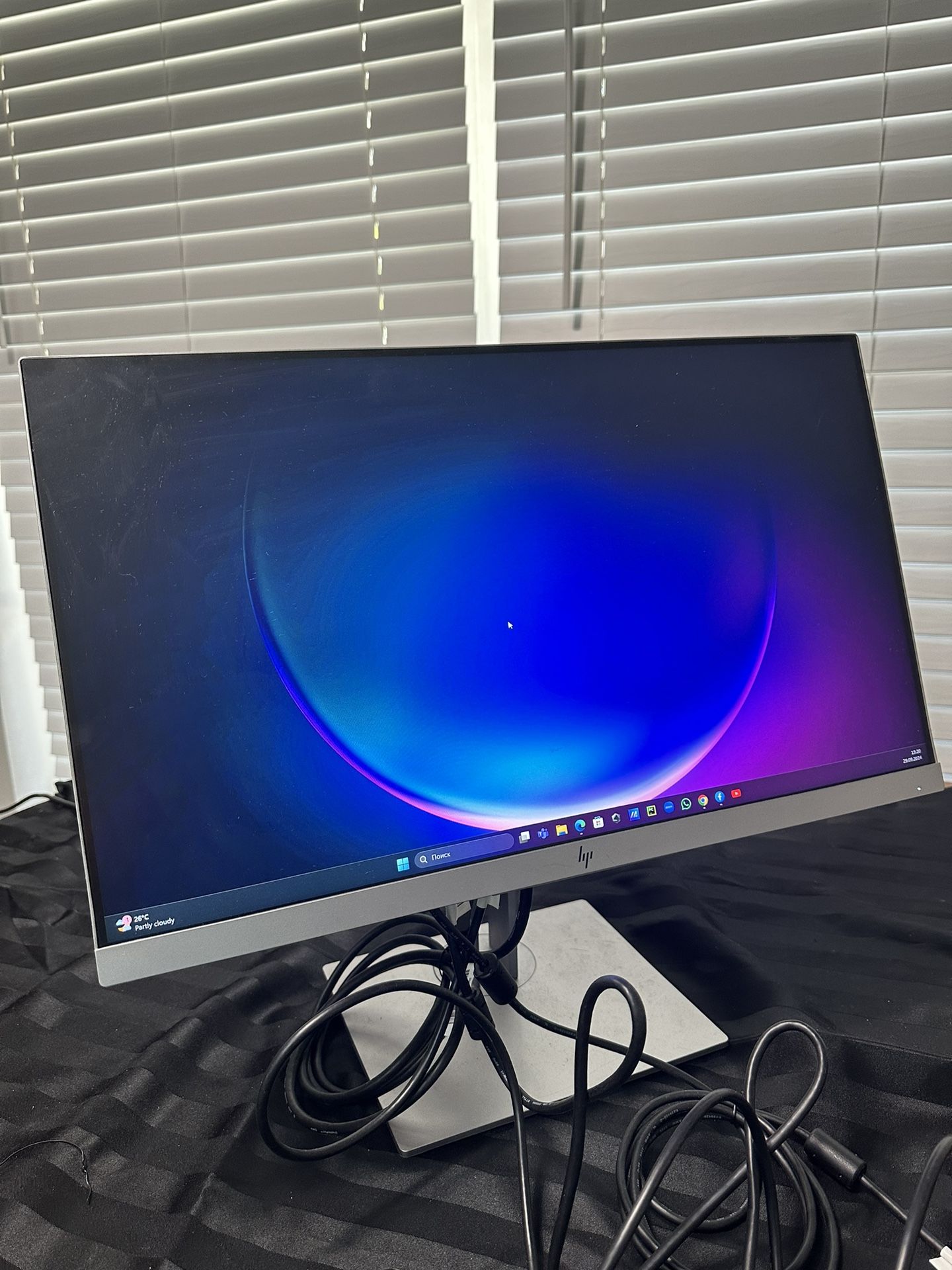 HP EliteDisplay E233 23-Inch Screen LED-Lit Monitor Silver