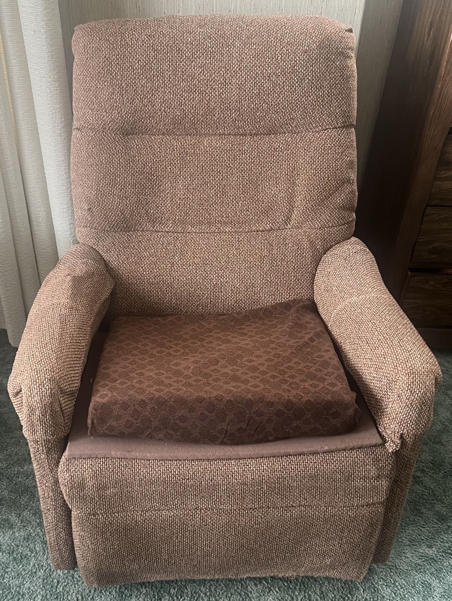 RECLINER/ROCKING CHAIR EXCELLENT CONDITION