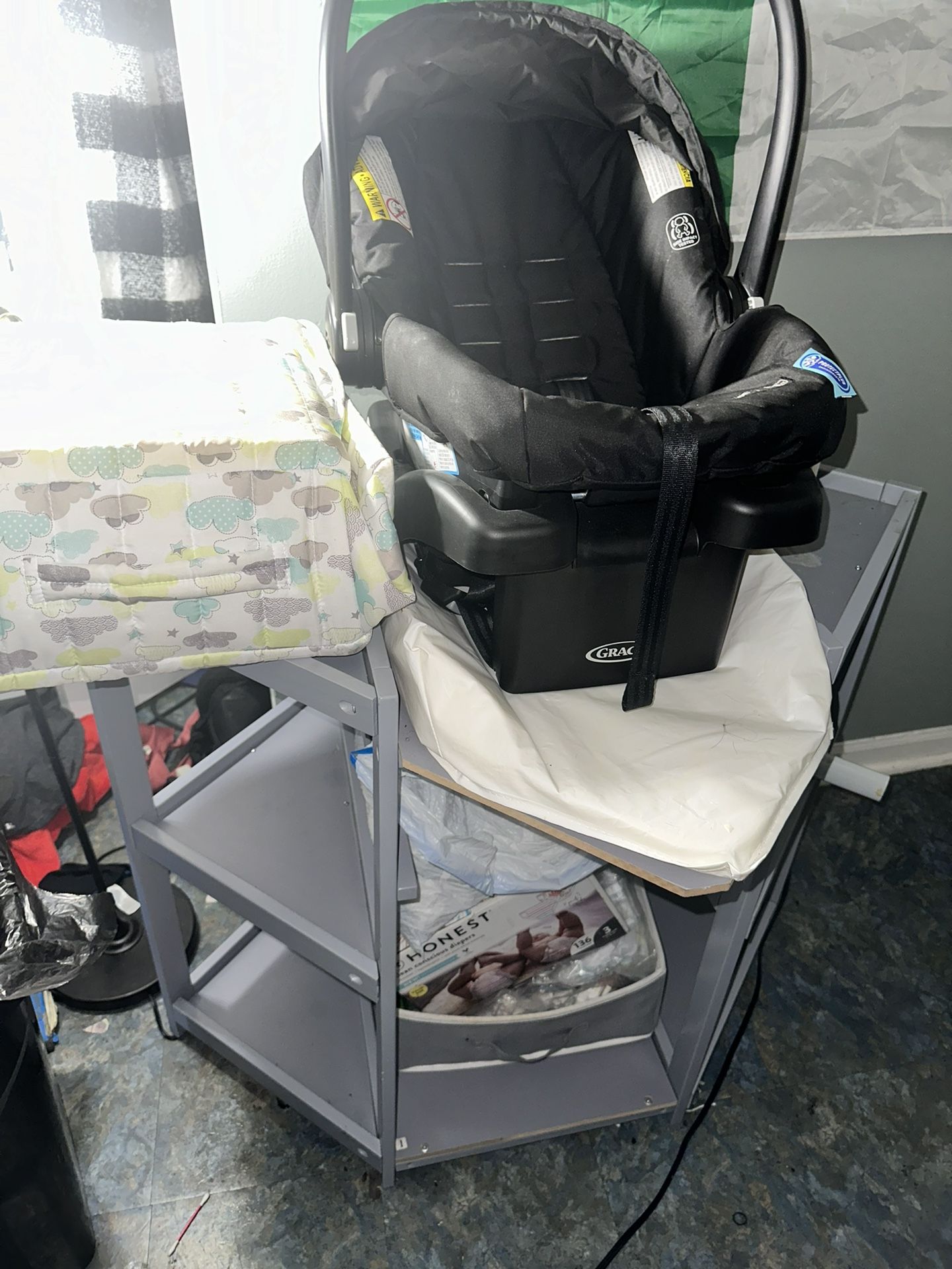 Newborn Car seat / Changing Table. 