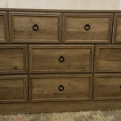 10 Drawer Dresser $175