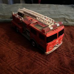 Funrise 1992 Metro City Fire Department #36 Fire Truck Toy