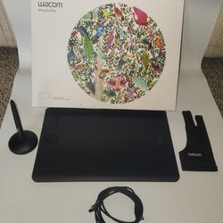 Wacom Intuos Pro Medium (PTH-660) Professional Drawing Tablet – Like New - Bluetooth