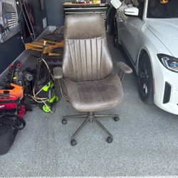 Executive Rolling Office Chair