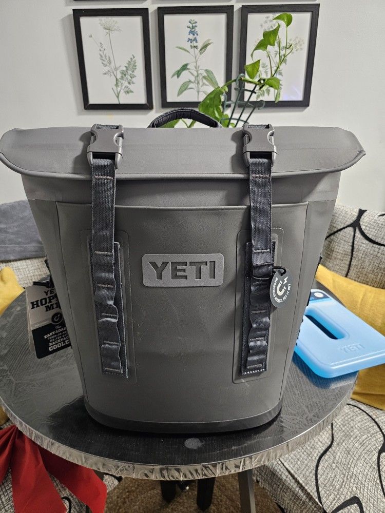 YETI Hopper M12 Cooler Backpack (Grey) + YETI Ice Sheet (Large)