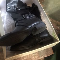 Women Leather Boots from the Avenue