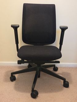 Black Mesh Swivel Wheeled Office Chair