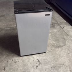 Used Mini fridge And Freezer