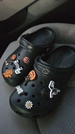 Halloween crocs size 6W M4