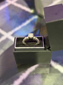 Engagement Ring 14 K Gold And 1.5 Carat Lab Grown Diamonds