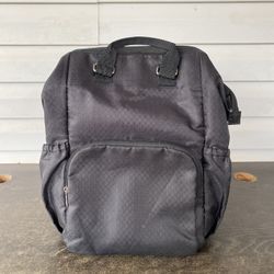 Thirty-one black backpack with padded straps and durable design