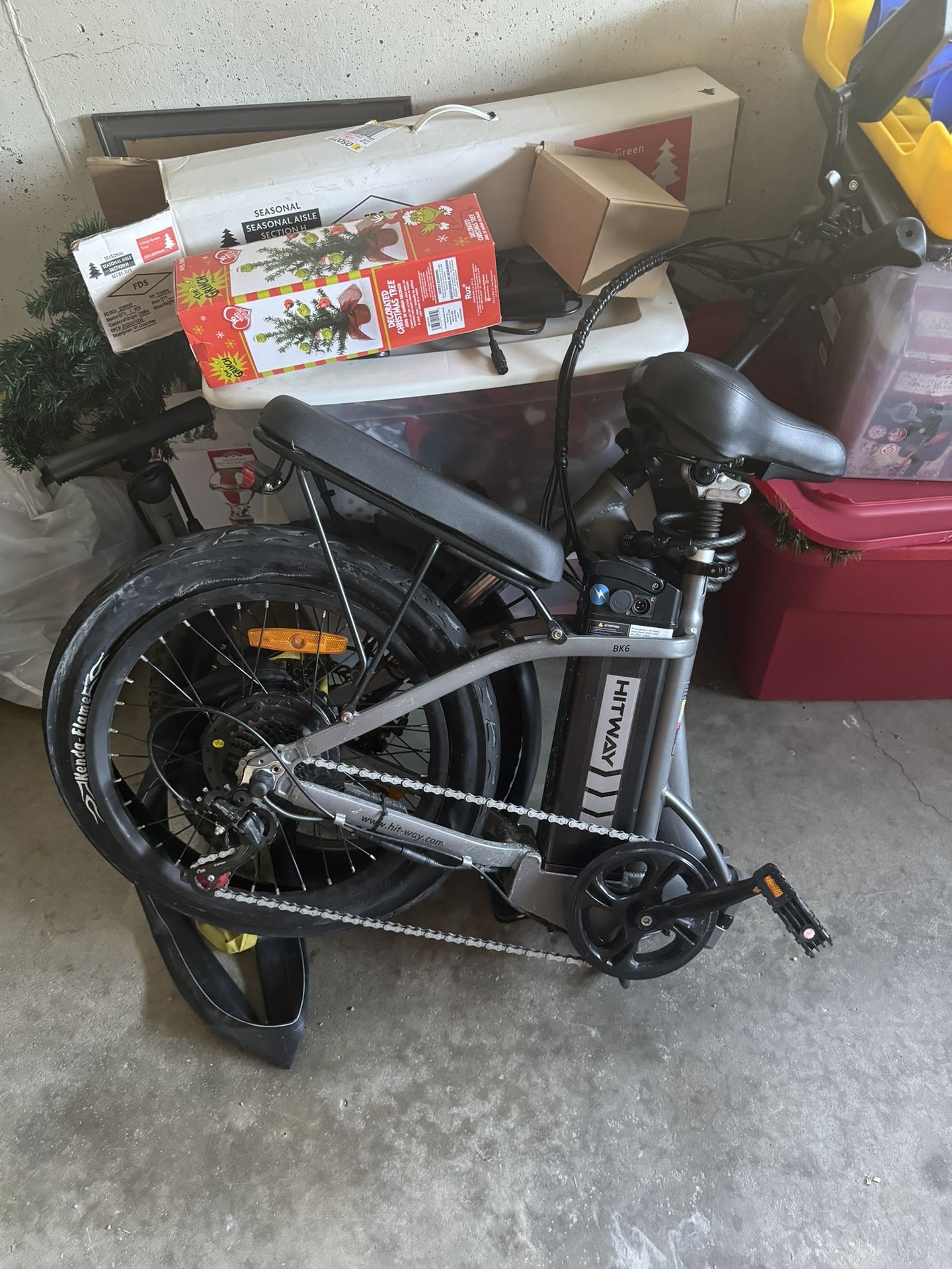 HITWAY FOLDABLE E-BIKE (BACK TIRE BUSTED) SEND ANY OFFER