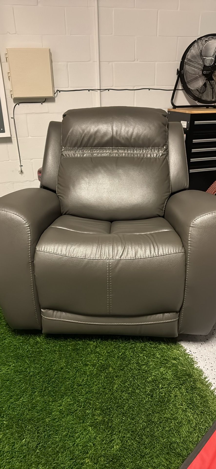 Like New Recliner