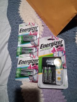 Energizer Recharge Bundle - Charger with 2 AA + (3) 2-Packs AA Batteries - NEW