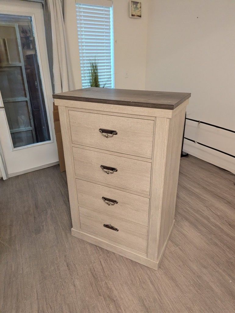 Crown Mark Furniture Leighton 4 Drawer Chest