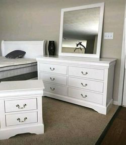 New 4pc. White Queen Bedroom Set