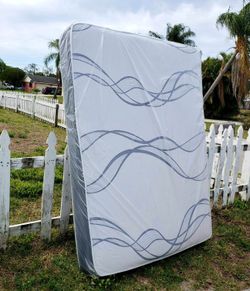 NEW QUEEN-SIZE MATTRESS AND BOX SPRING