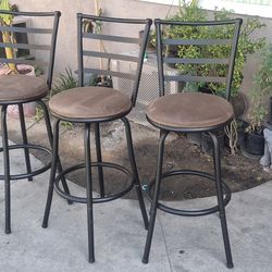 Metal barstool all 3 $40