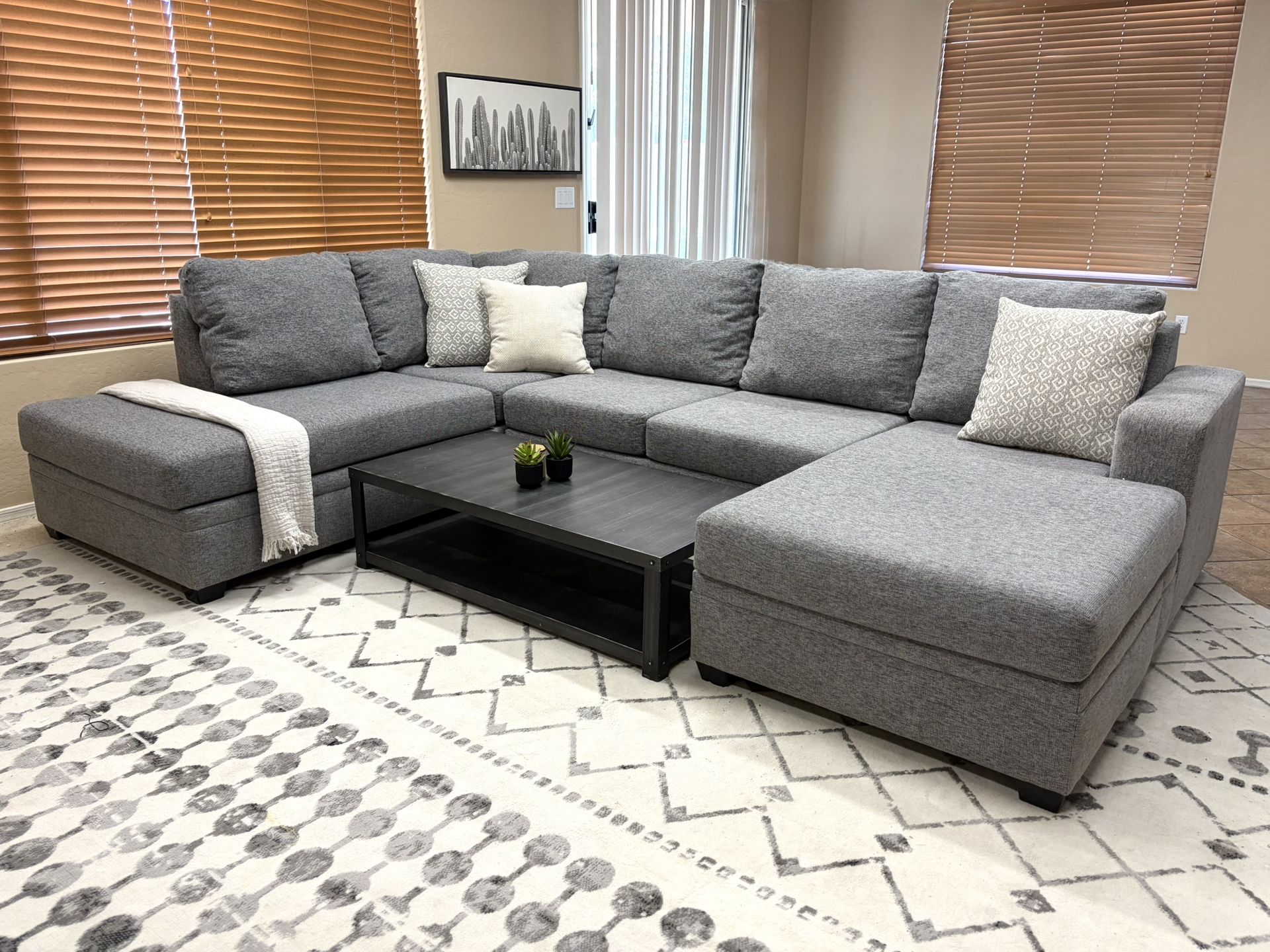 Living Spaces 2pc U-Shape Sectional w Chaise