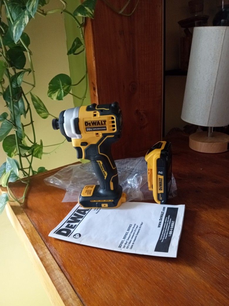 DeWalt 20 V New Atomic. Impact. Battery. 2.0 Ah.