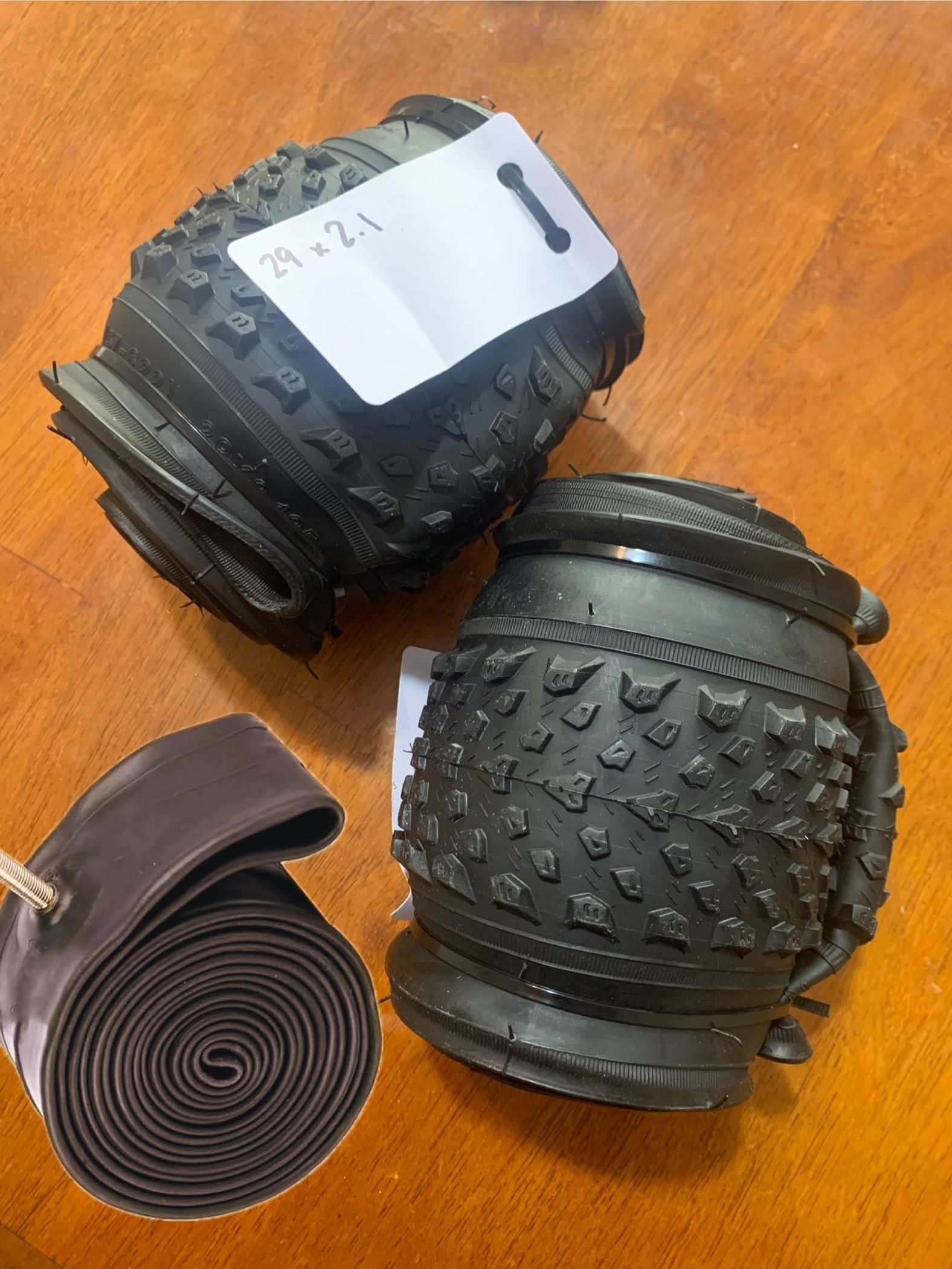 New MTB XC Tire Pair w Pair of Inner Tubes