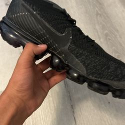 VAPORMAXES 30$ EACH AND TO BUY BOTH IS 60