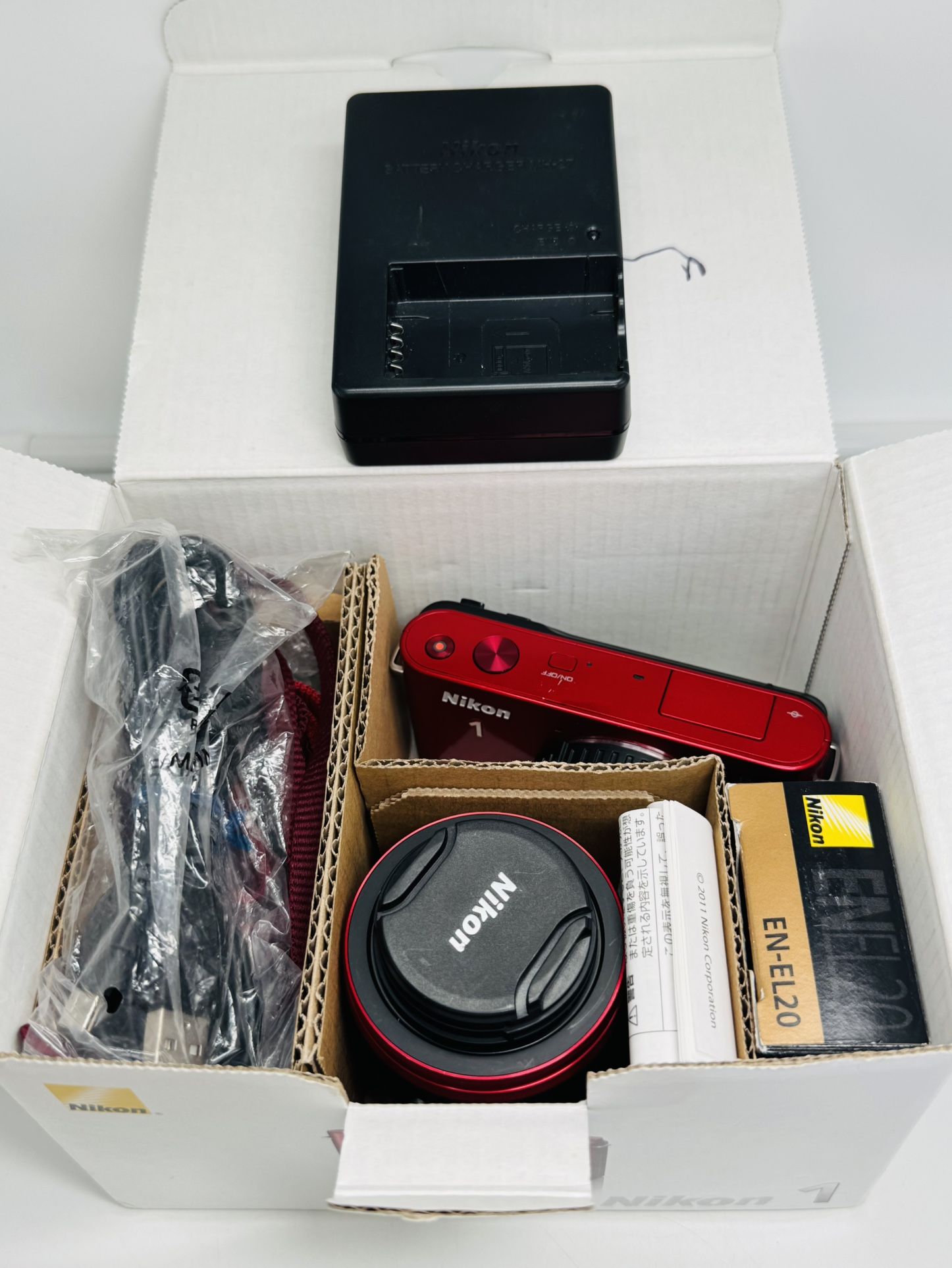 NIKON 1 J1 RED KIT ZOOM LENS KIT + BOX & ACCESSORIES 30 110mm Lens